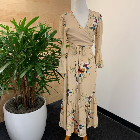 Neiman Marcus Dresses & Skirts - Neiman Marcus Floral Dress 👗💐🌷